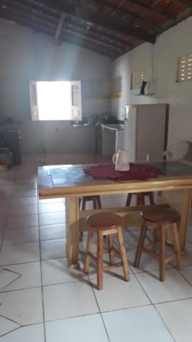 Casa simples com 4 quantos a 2 minutos da praia atalaia - Foto 2