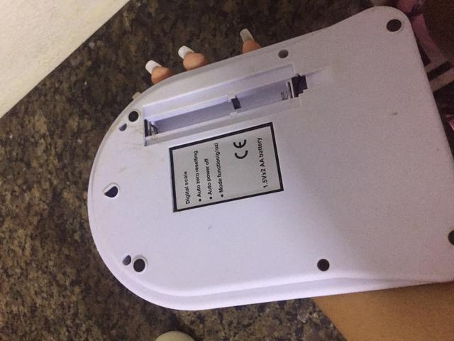 Vendo balança semi nova a pilha 20 reais