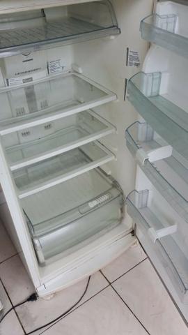 Geladeira Brastemp Frost Free 330Lt Top funcionando Show semi nova - Foto 3