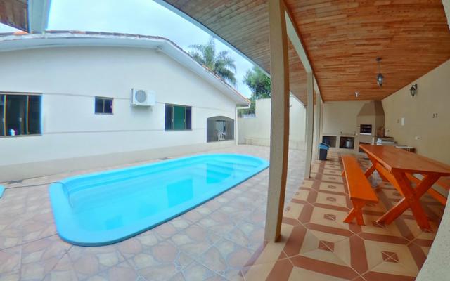 Casa completa 4 suítes WIFI piscina churrasqueira - Foto 2