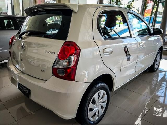 TOYOTA ETIOS 1.3 X 16V FLEX 4P 2019 - Foto 3