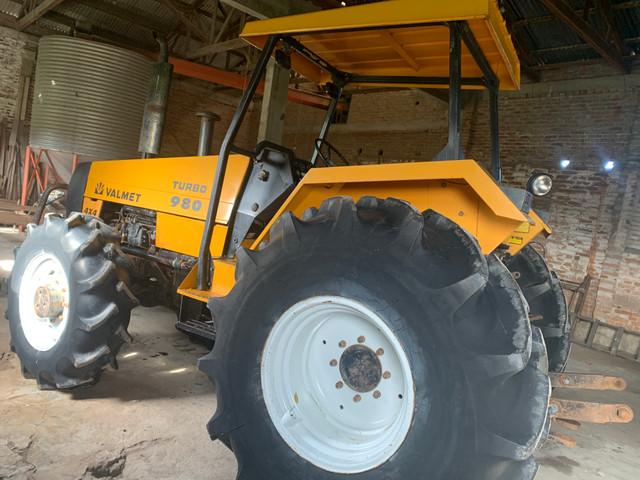 VENDO TRATOR VALMET modelo 980