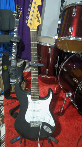 Vendo Guitarra semi-nova