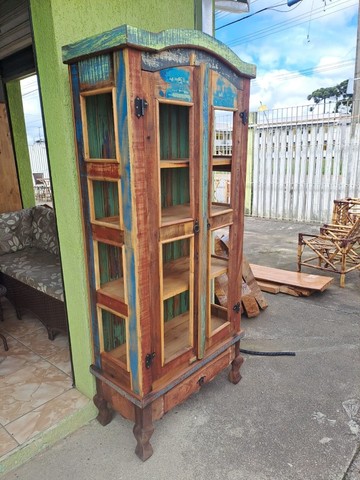 Cristaleira madeira de lei