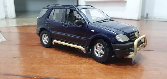 Mercedes Benz ML 320 1997 - Maisto 1/18 - Foto 3