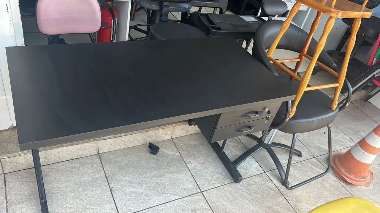 Mesa de escritório com gaveta 1.20x0.60 - Foto 3