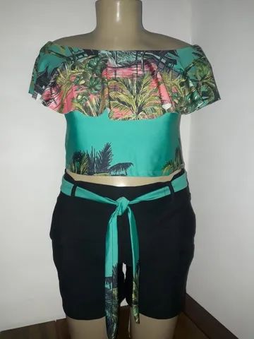 Conjunto short preto e cropt verde estampado com babado Tam XG