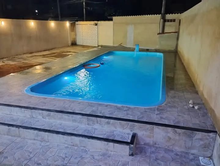 Instalador de piscina de fibra