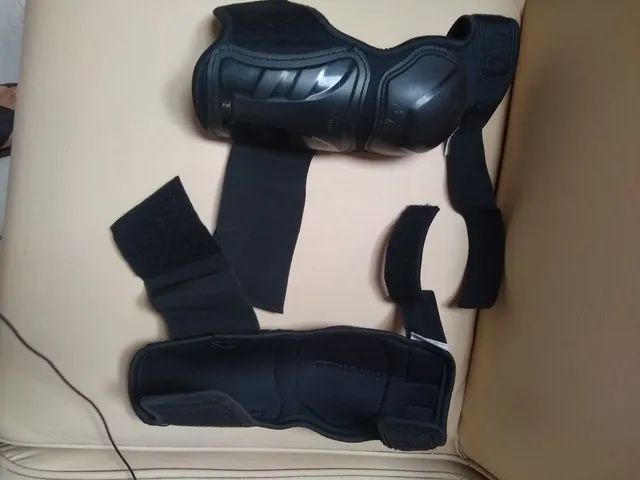 EPIs LOTE. botas, luvas, cotoveleiras, joelheiras. - Foto 2