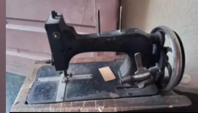 Máquina de costura antiga - Foto 2