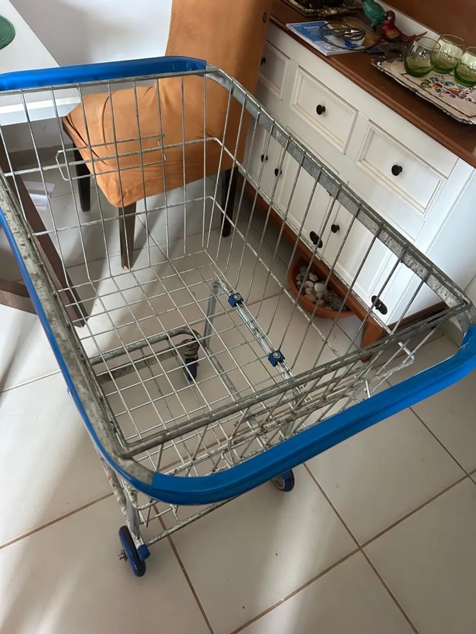 Carrinho de compras de metal com 4 rodas - Foto 3