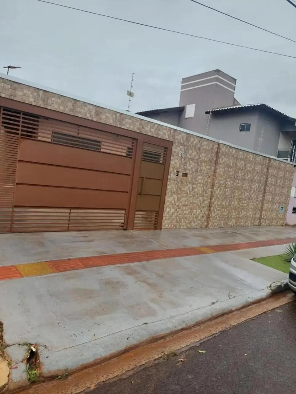 Casa á venda com 3 quartos sendo 1 suíte, Piscina no Jardim Panamá em Campo Grande - MS