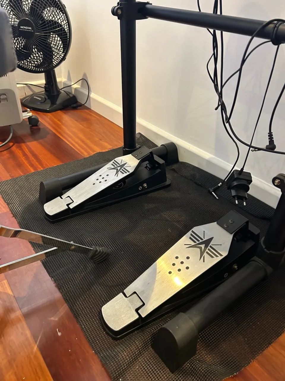 Bateria Eletrônica com Pedal e banquinho - Foto 3