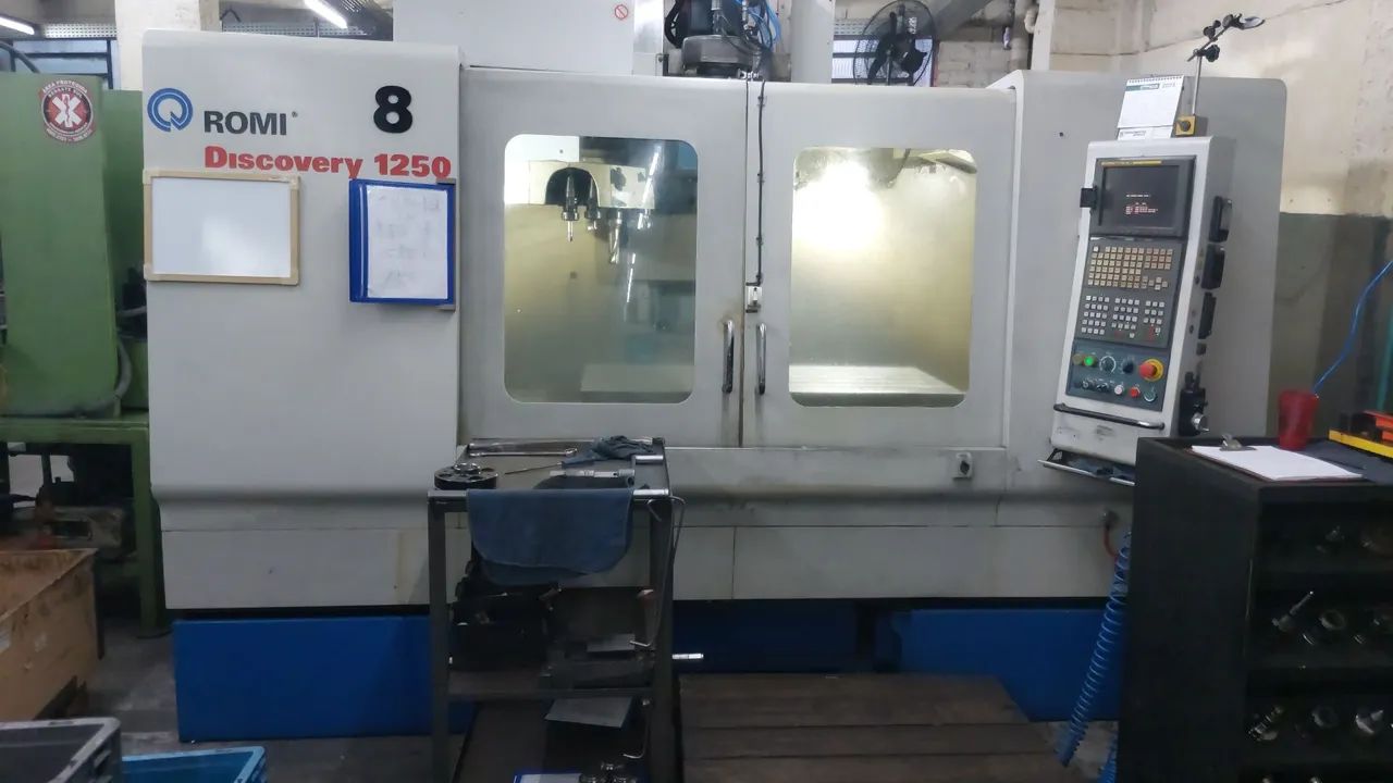 Centro de usinagem DISCOVERY D 1250 ROMI COM 4" EIXO