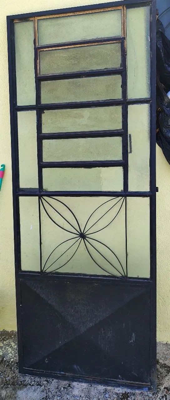 Porta de Ferro com Vidro - Estilo Moderno - Foto 2