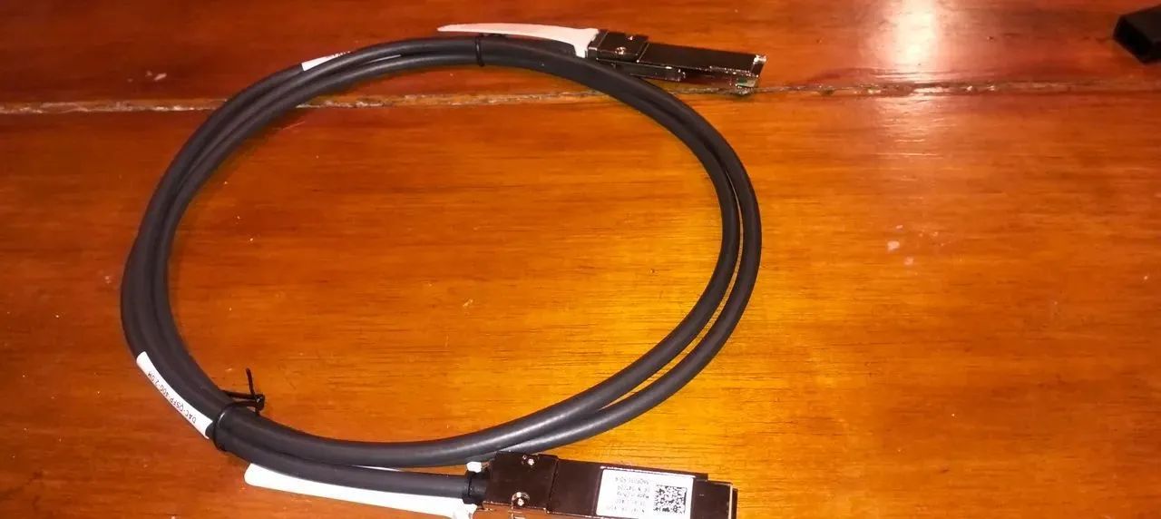 Dell Networking, Cable, QSFP+ to QSFP+, 40GbE Passive Copper Direct Attach Cable, 2 Metros - Foto 3