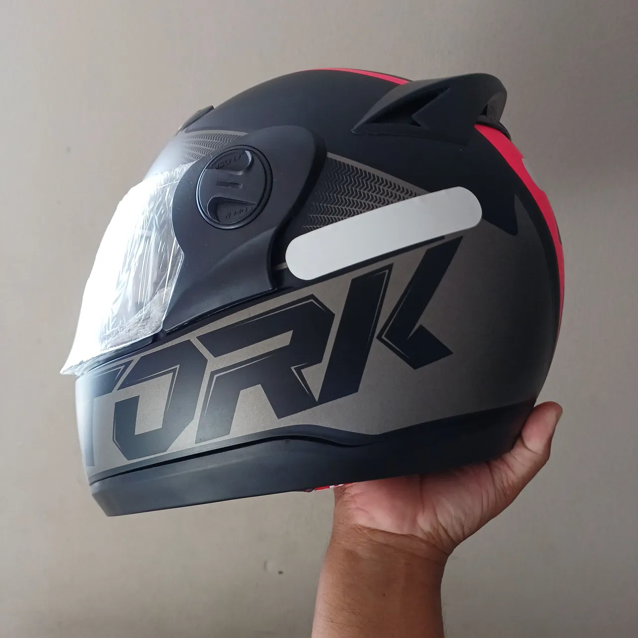 Capacete Tork - Preto e rosa 58