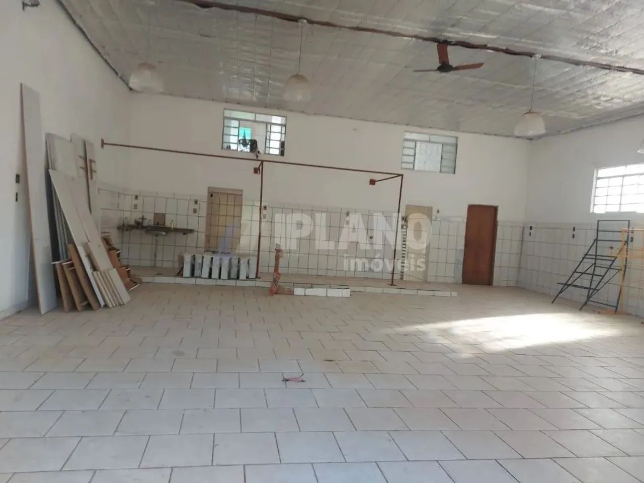 Galpão Comercial com duas salas no piso superior - Foto 2
