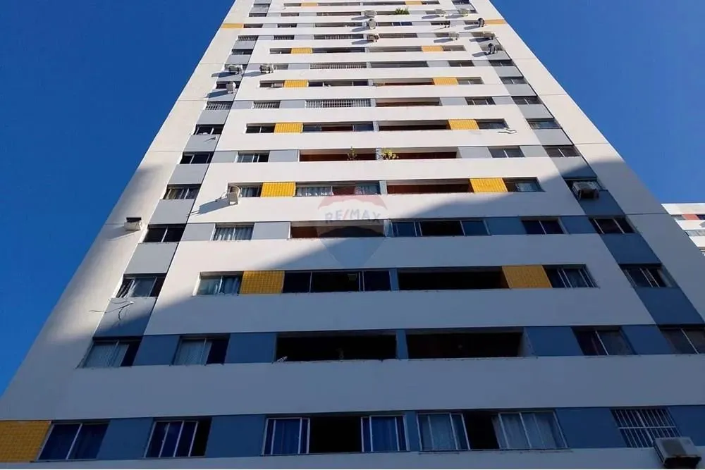 "Viva Conforto no Imbuí: Apartamento 2/4 área serviço , nascente