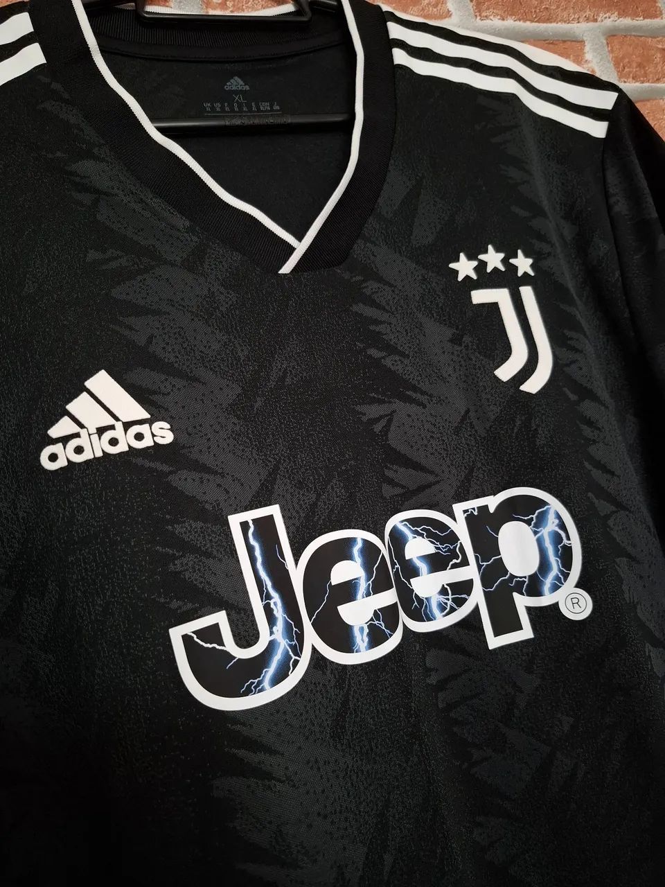 Camisa de Futebol Juventus Adidas versão Jogador Original  - Foto 2