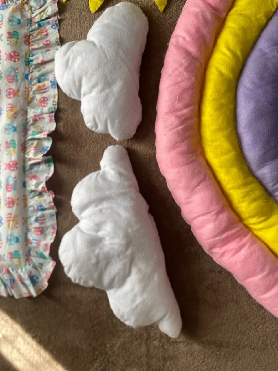 Kit Decorativo Nuvem Arco-Íris Sol e Nuvens - Pelúcia - Foto 4