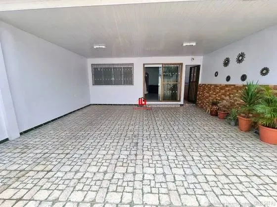 Linda Casa no Cj Ajuricaba Comercial e Residencial + 2 Casas Atras podendo