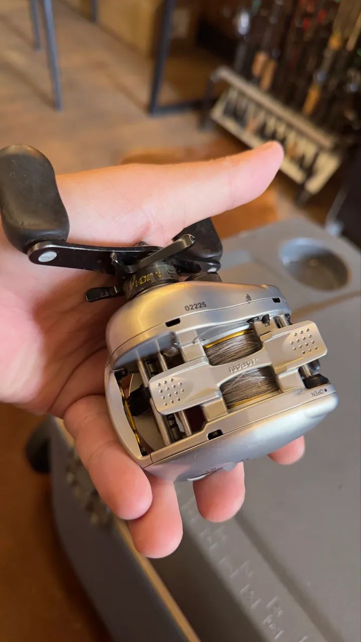 CARRETILHA SHIMANO METANIUM DC7 esquerda - Foto 4