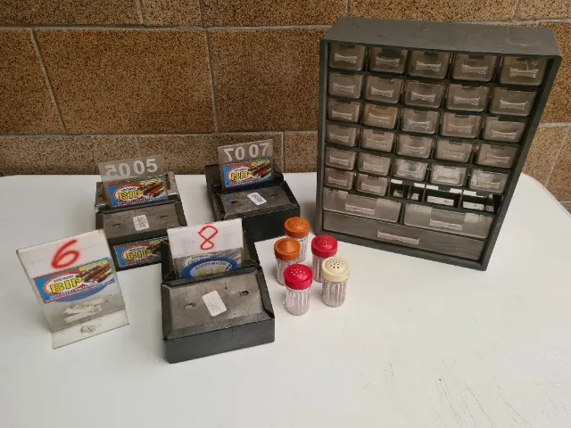 Caixa organizadora, 6 porta papel, 2 saleiro, 2 paliteiro e 6 identificador de mesa