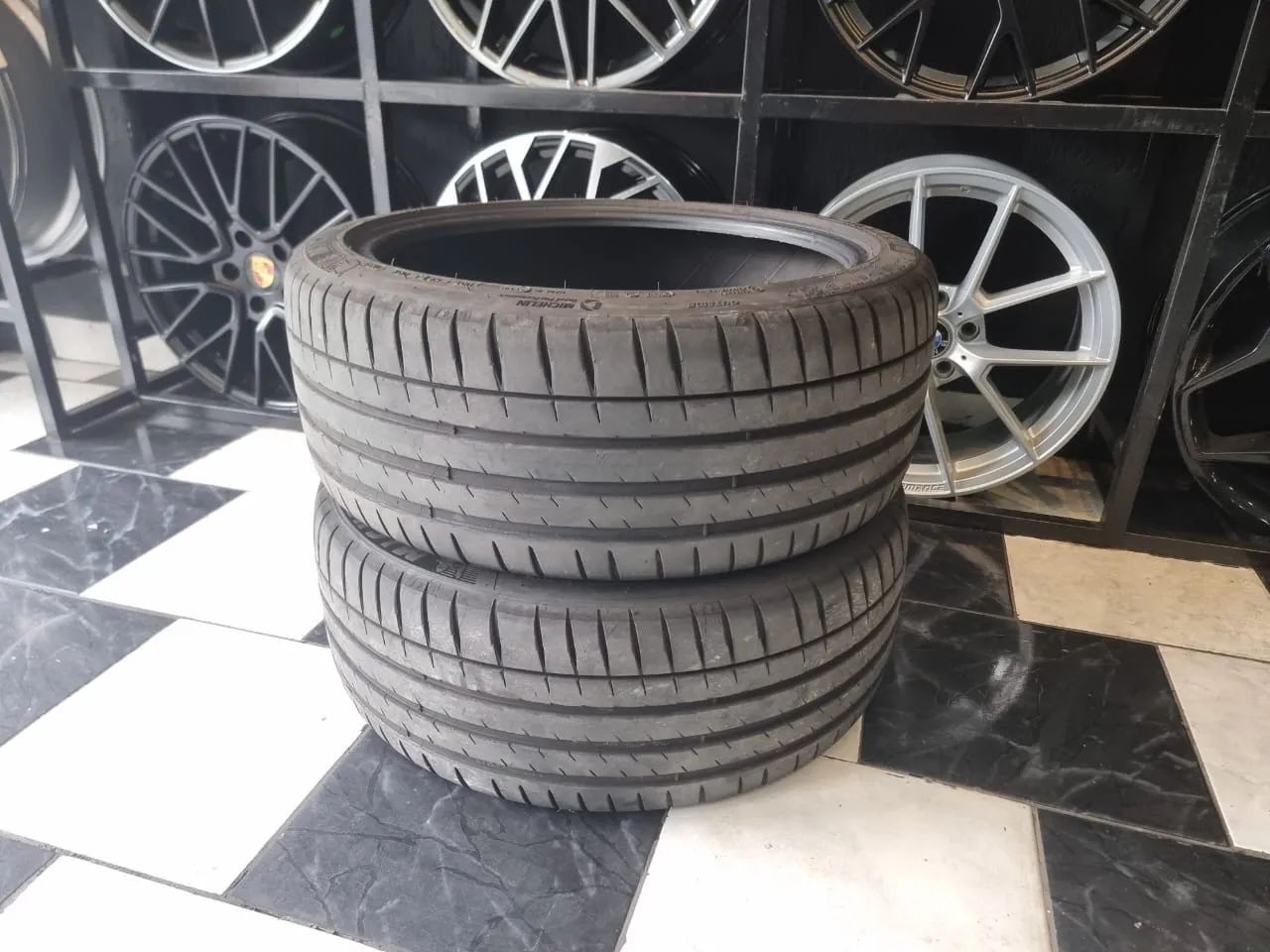 Pneu Michelin Pilot Sport 4 S 245/40 ZR20 - Peças para carros