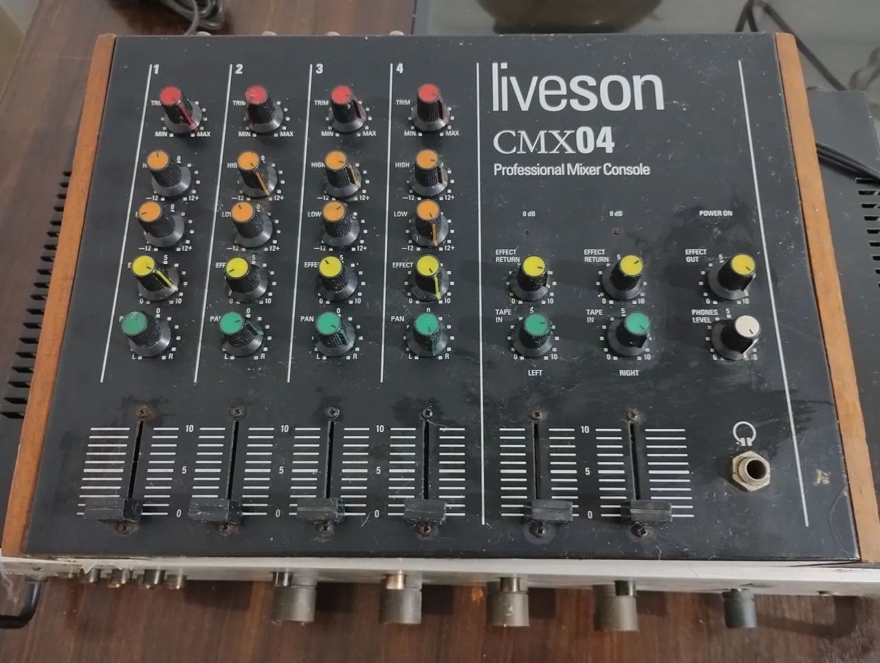 Mesa de som Liveson 