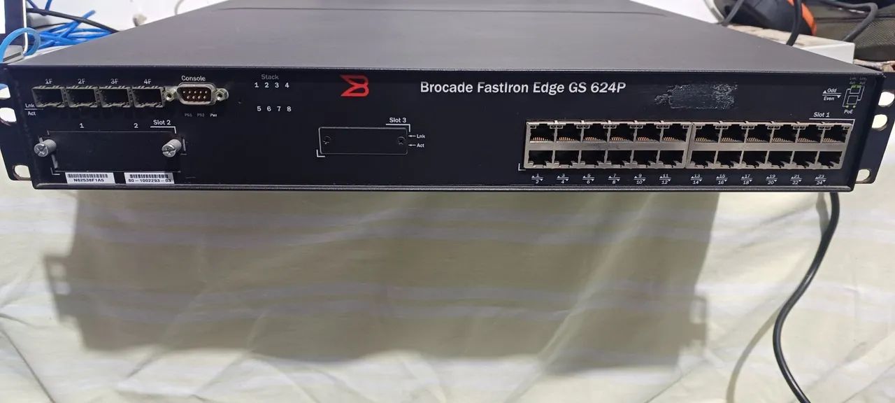 Switch Brocade Fastiron Edge GS 624P - 24 portas