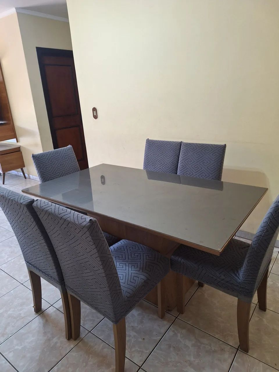 Dining table64299779238915120