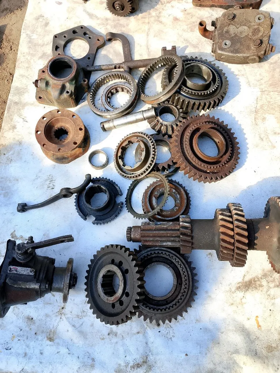 Vendo peças do câmbio do Mercedes 1113