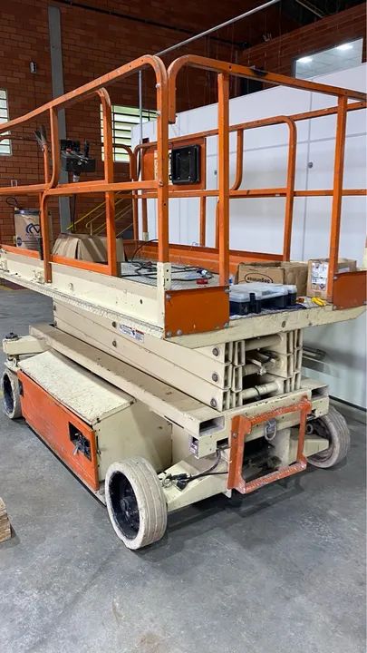 Plataforma Elevatória de Pessoal - Usada - Foto 2