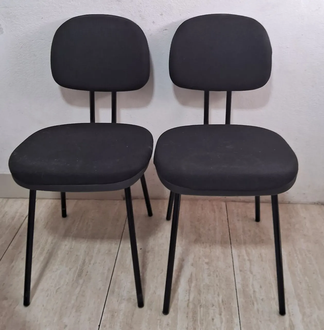 Cadeiras pretas para acolchoadas