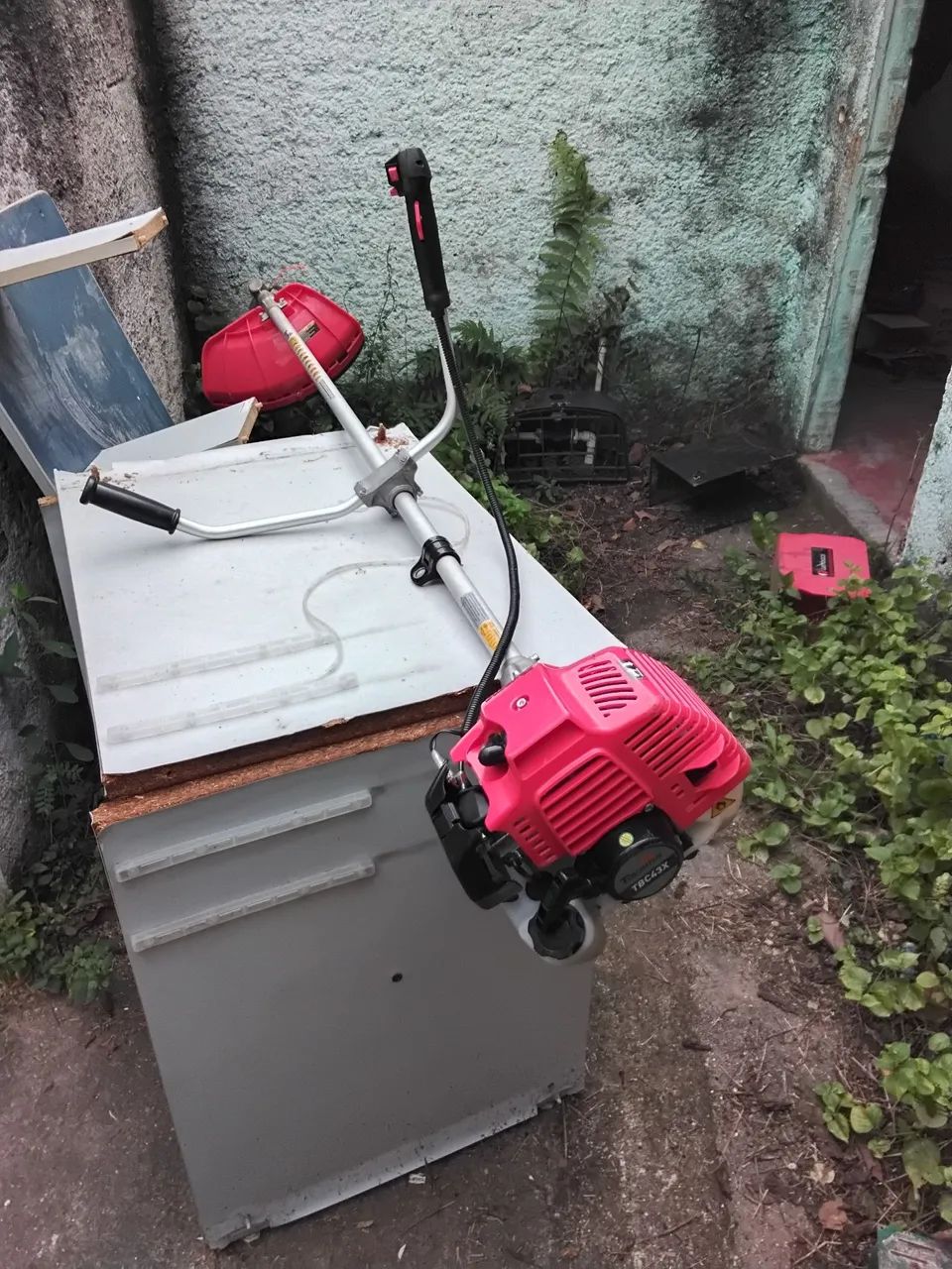 Roçadeira a Gasolina TBC43X - Foto 2