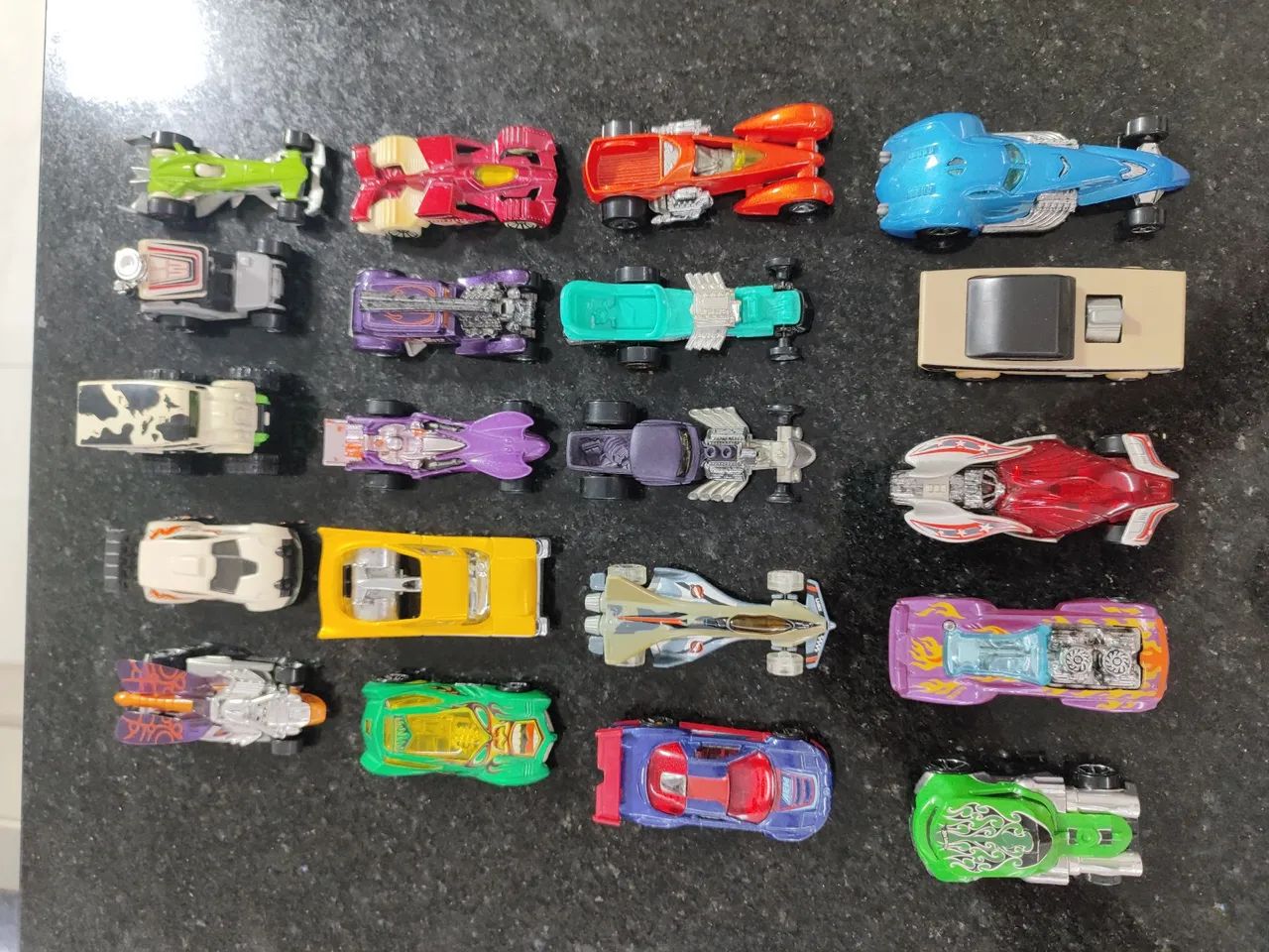 Carrinhos Hot Wheels - 20 Unidades - Ótimo estado - Foto 2