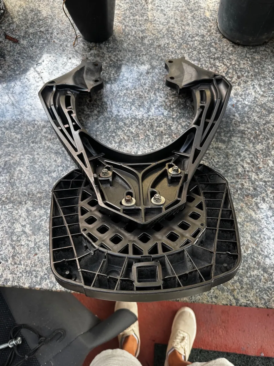 Suporte para baú de moto (FZ25 2024)