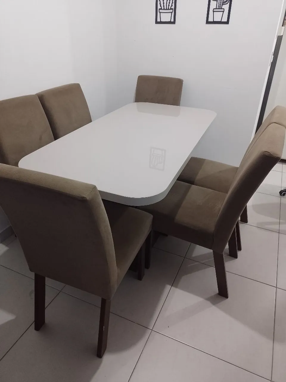 Mesa de Jantar Moderna com 6 Cadeiras