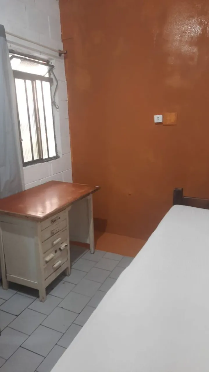 Quarto alugo para estudante/trabalho frente ao Passeio Público 