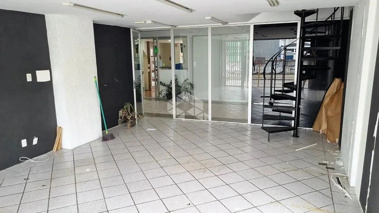 SALA COMERCIAL NO ESTREITO COM ELEVADORES E SEGURANÇA 24 HORAS