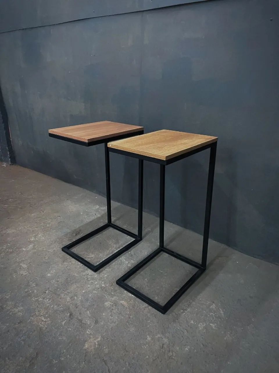 Mesinha de apoio estilo industrial