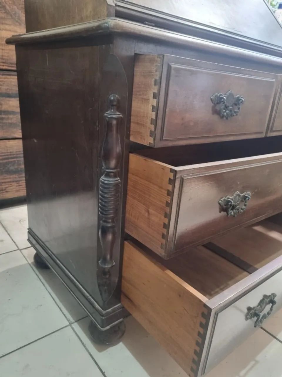 Escrivaninha/Cômoda belíssima em madeira - Leia - Foto 3
