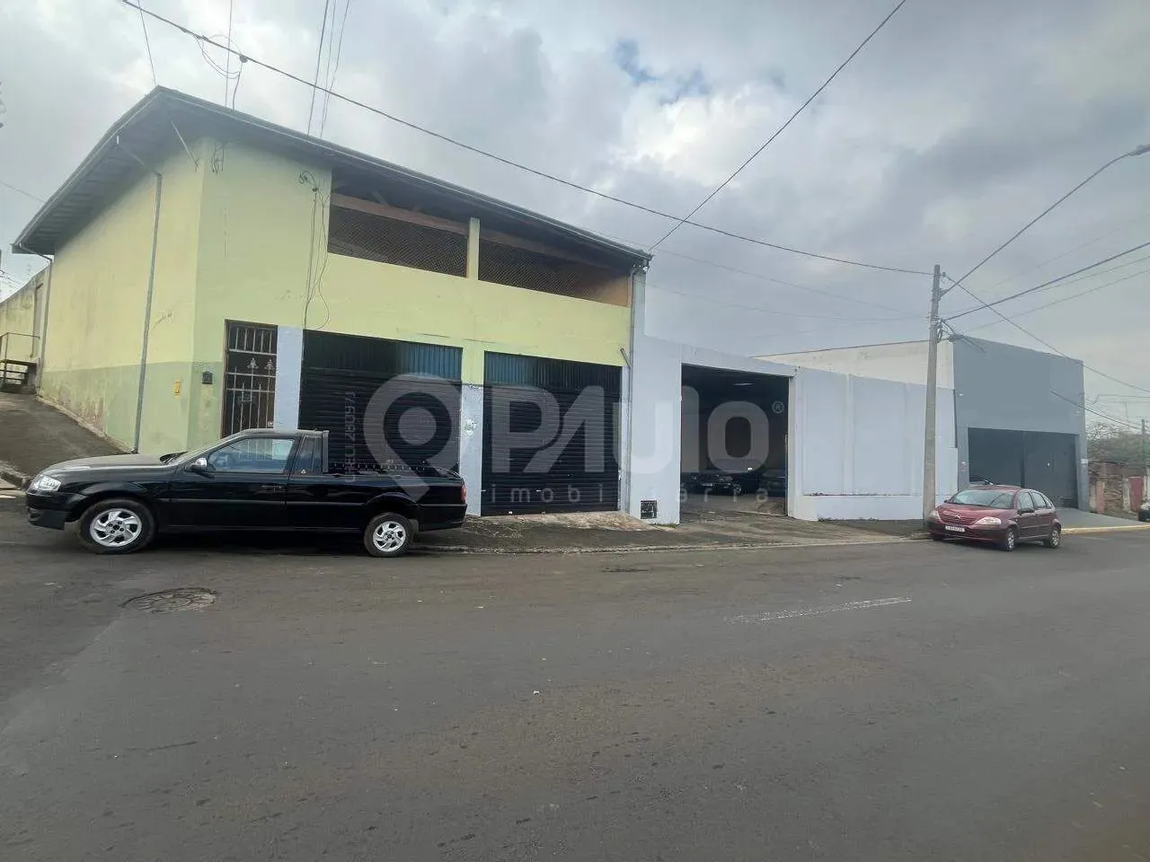 Dois Barracões + 01 casa a Venda na região Comercial em Avenida de grande Fluxo