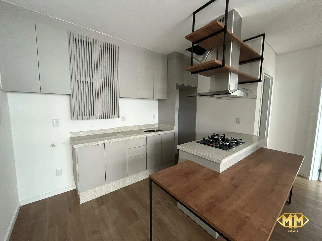 Apartamento mobiliado e decorado, novo, com 01 quarto na Praia dos Ingleses