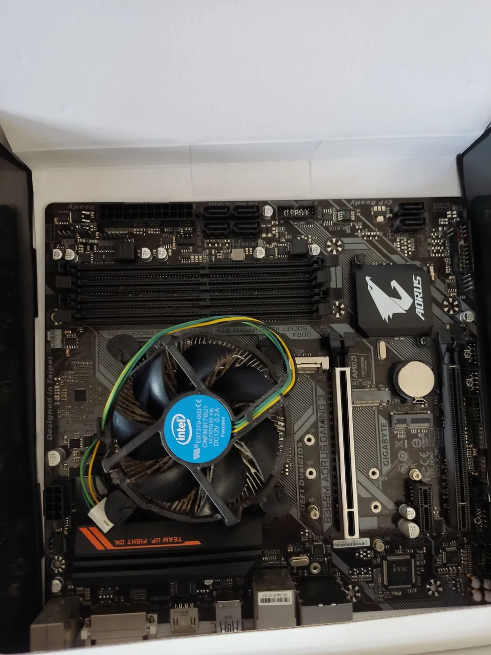 Placa-Mãe Gigabyte B360M AORUS GAMING 3 + I5 9400F