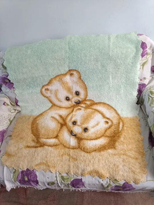Cobertor com desenho do urso.