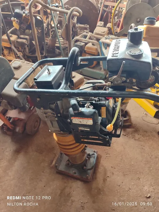 Compactador de solo a gasolina