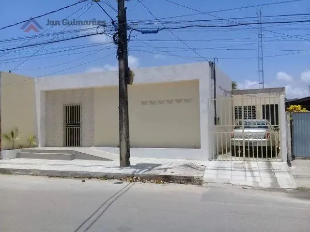 Casa Comercial com Terreno (Total de 330m²) - R$230 Mil