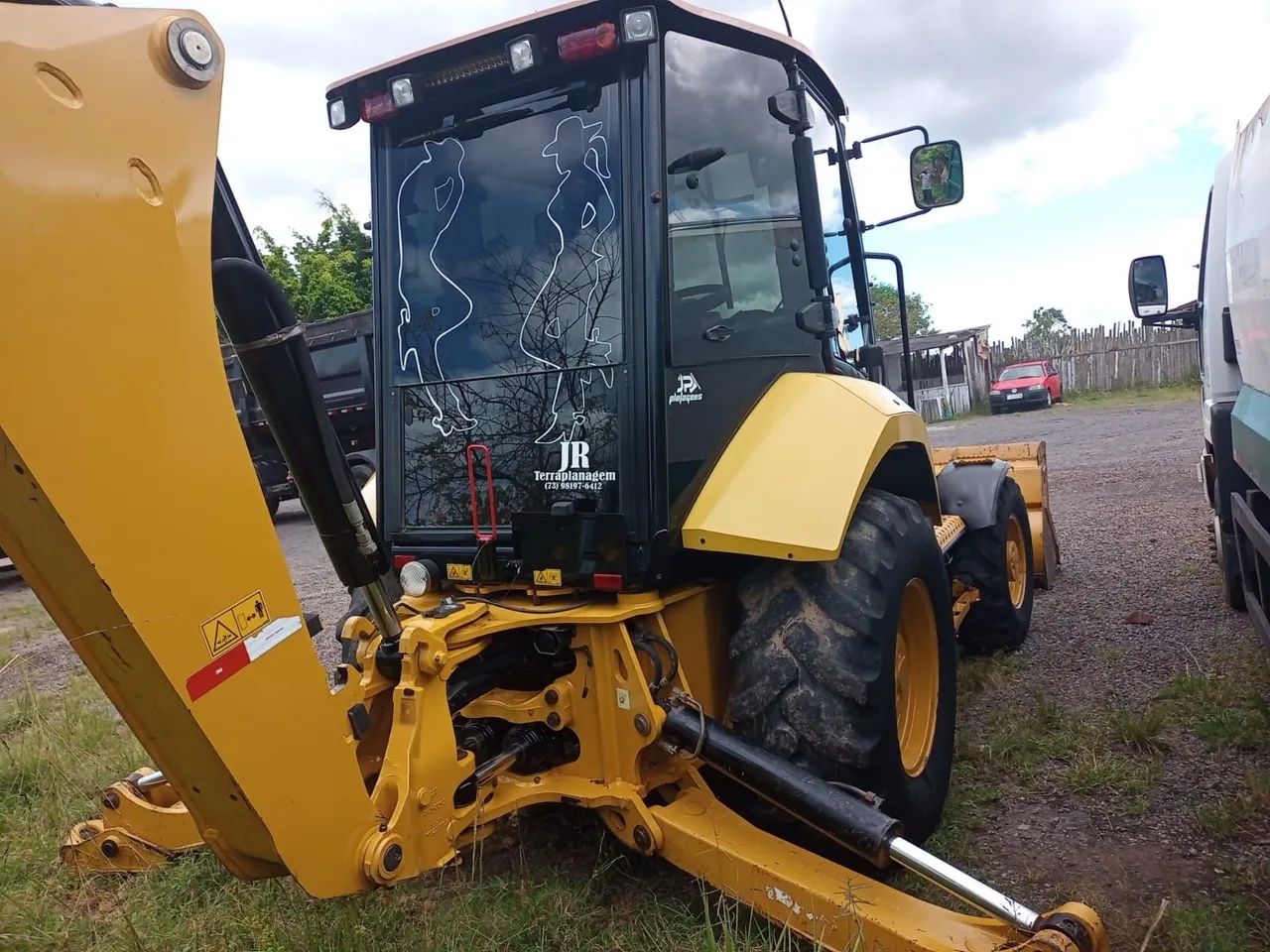 Retroescavadeira  caterpilar 2022 vendo ou alugo 250,00 hora